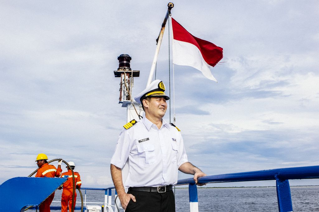 Gambar Kapten Kapal Laut